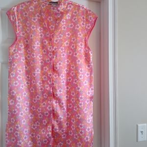 Leslie Fay Intimate Pink Floral Gown  With Fabric Covered Buttons Size XL
